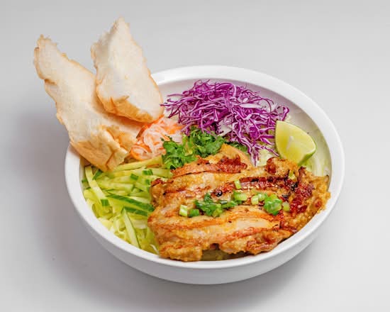 Lemongrass Chicken Salad Banh Mi Bowl 香茅烤雞法包沙律碗